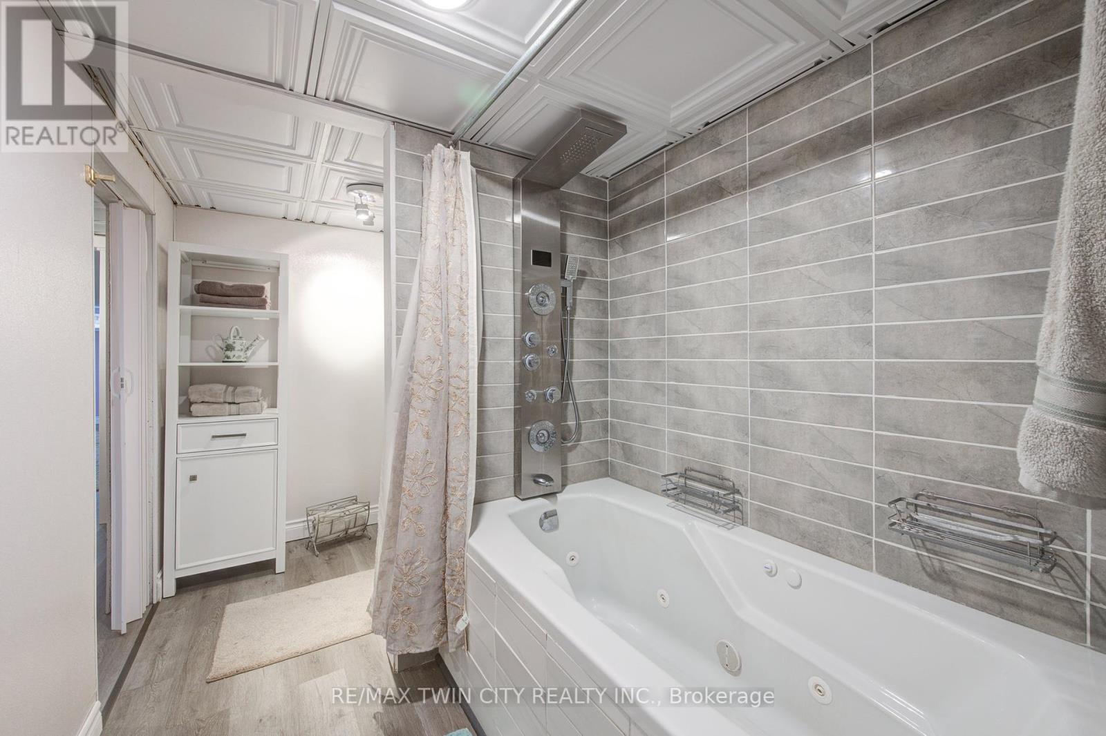 186 Shuh Avenue, Kitchener, Ontario  N2A 1H6 - Photo 33 - X12159681