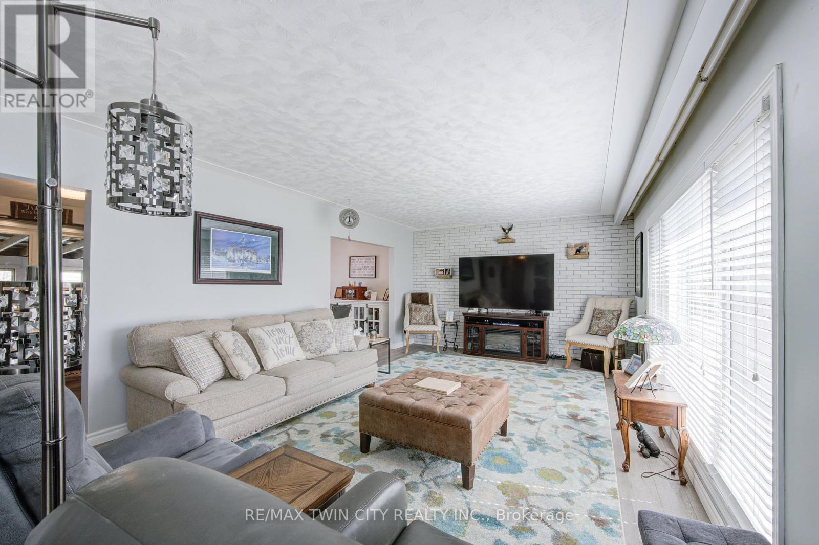186 Shuh Avenue, Kitchener, Ontario  N2A 1H6 - Photo 9 - X12159681
