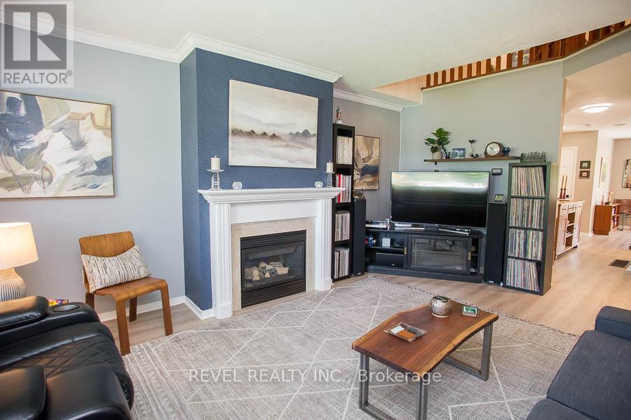19 Lovell Crescent, Brantford, Ontario  N3T 6P3 - Photo 8 - X12159734