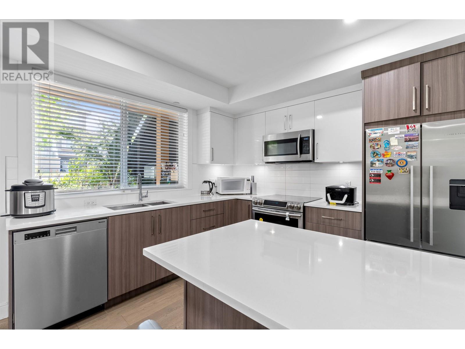 2388 E 34th Avenue, Vancouver, British Columbia  V5R 0H4 - Photo 2 - R3004405