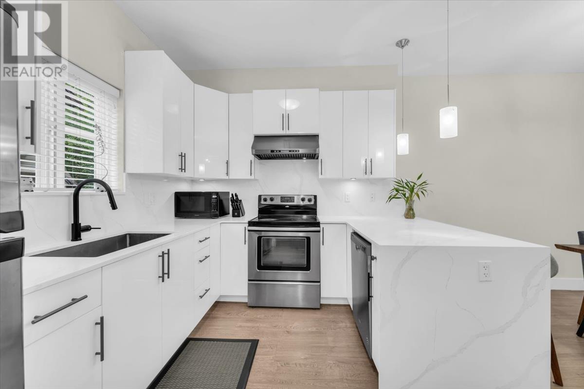 Property at 206 3888 NORFOLK STREET image 2