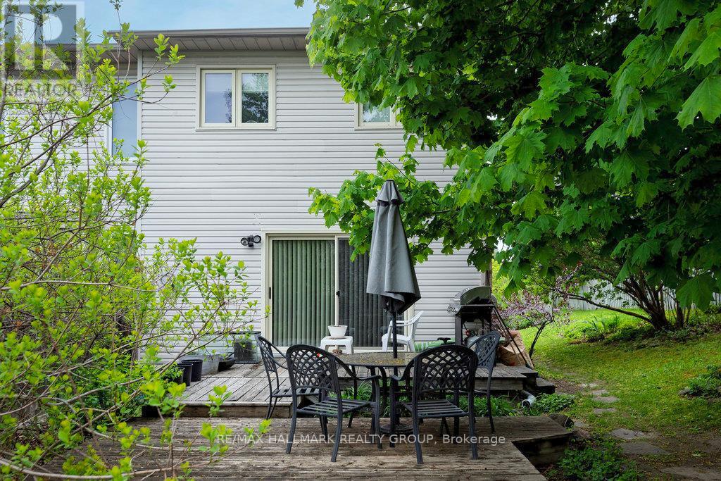 24 Ravenscroft Court, Ottawa, Ontario  K2S 1R3 - Photo 31 - X12112265
