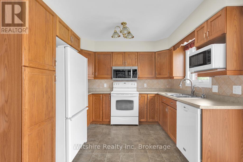 Property at 15 FAIRS CRESCENT image 5