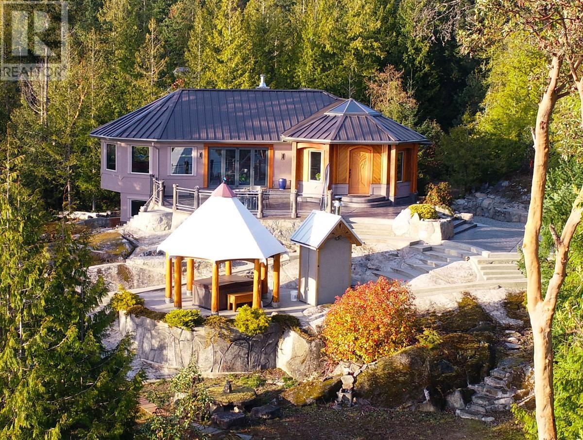 10664 WOOD BAY HEIGHTS ROAD, Halfmoon Bay, British Columbia
