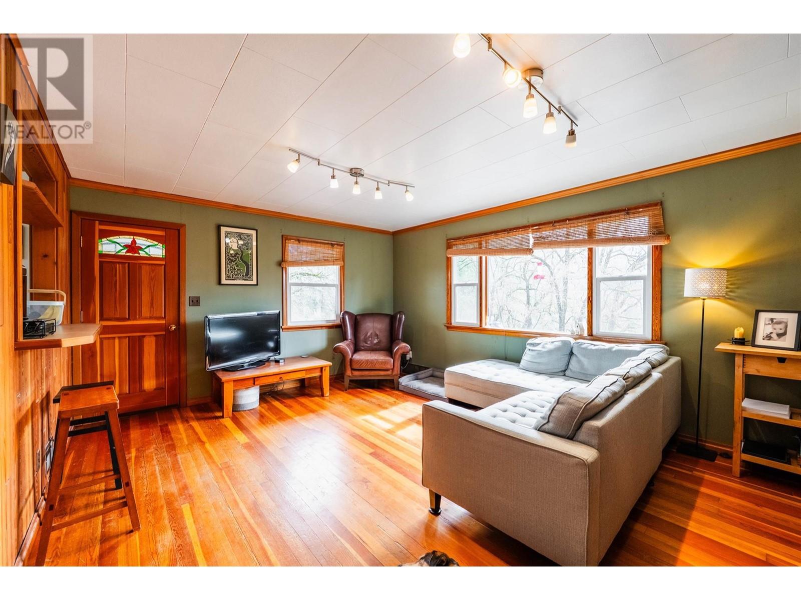3250 SOUTH SLOCAN VILLAGE Road, South Slocan, BC V0G2G1