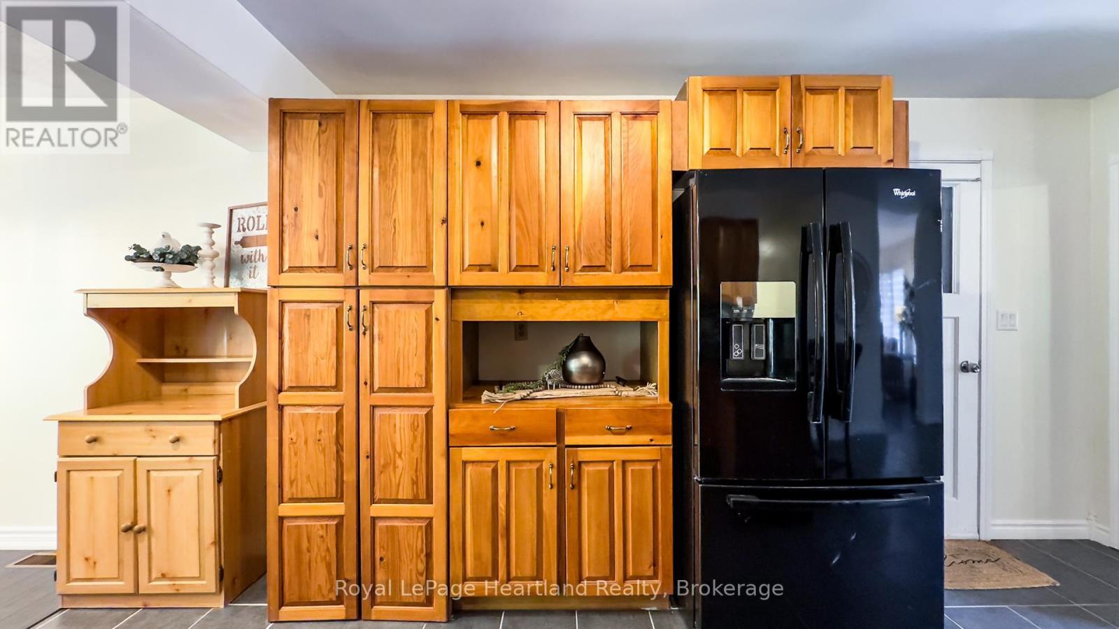 216 Shadywood Crescent, Huron-Kinloss, Ontario  N2Z 2X3 - Photo 9 - X12159862