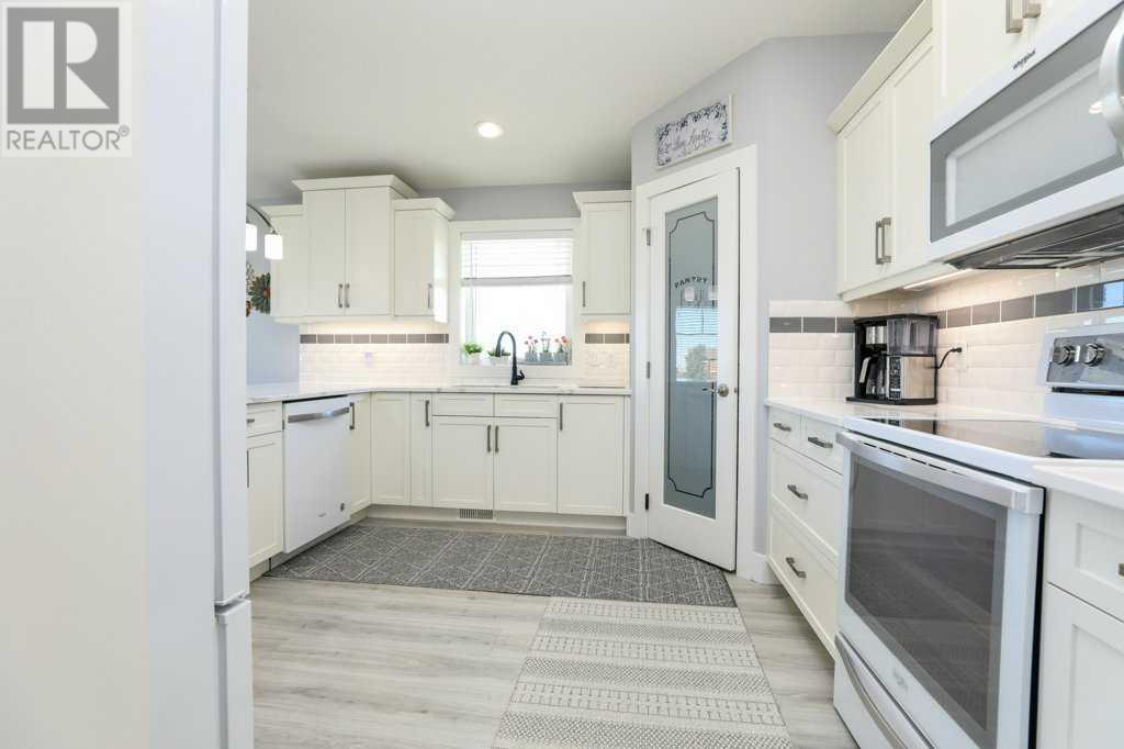 29 Pebble Creek Cove, Raymond, Alberta  T0K 2S0 - Photo 5 - A2192392