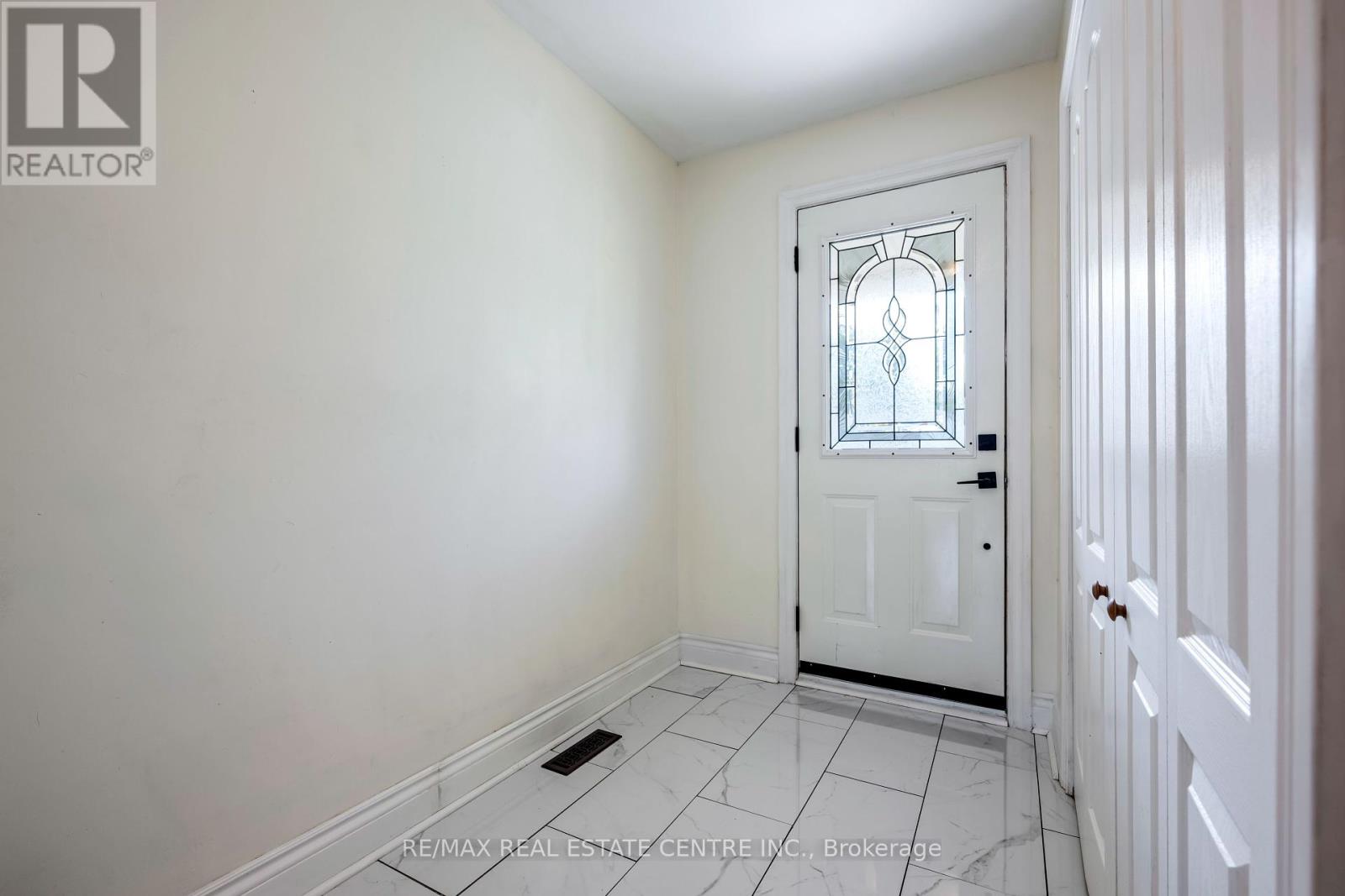 Property at 43 BRENDA BOULEVARD image 5