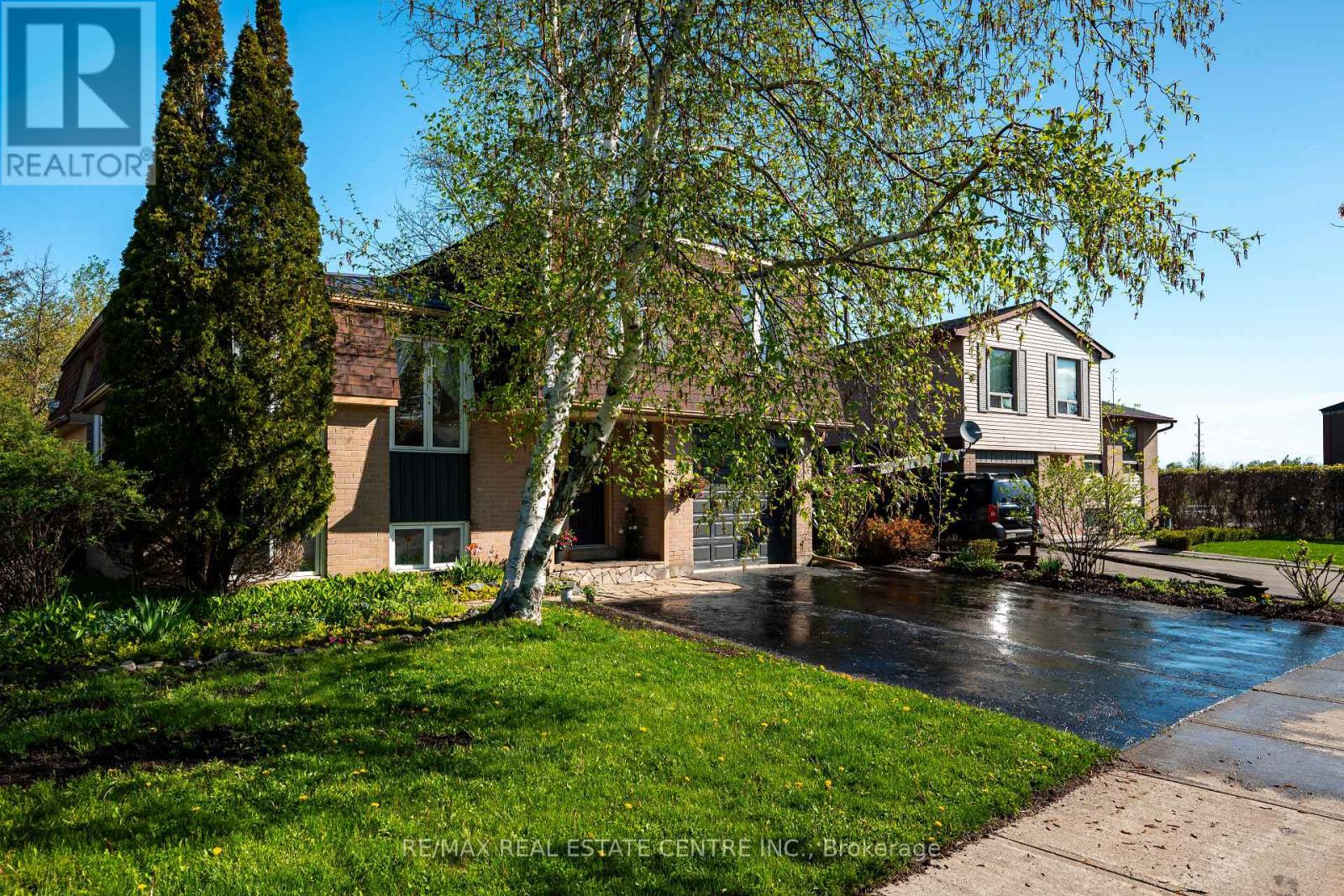 Property at 43 BRENDA BOULEVARD image 2