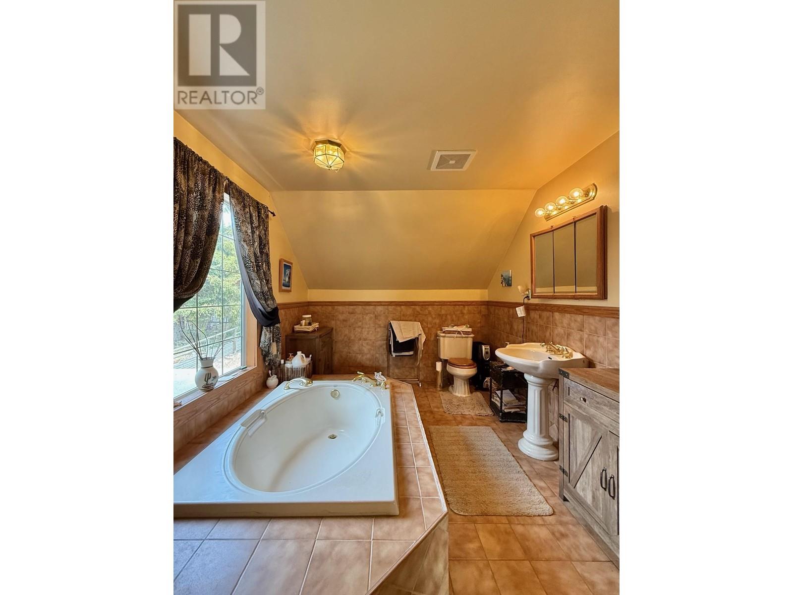4050 Spokin Lake Road, 150 Mile House, British Columbia  V0K 2G0 - Photo 38 - R3004347