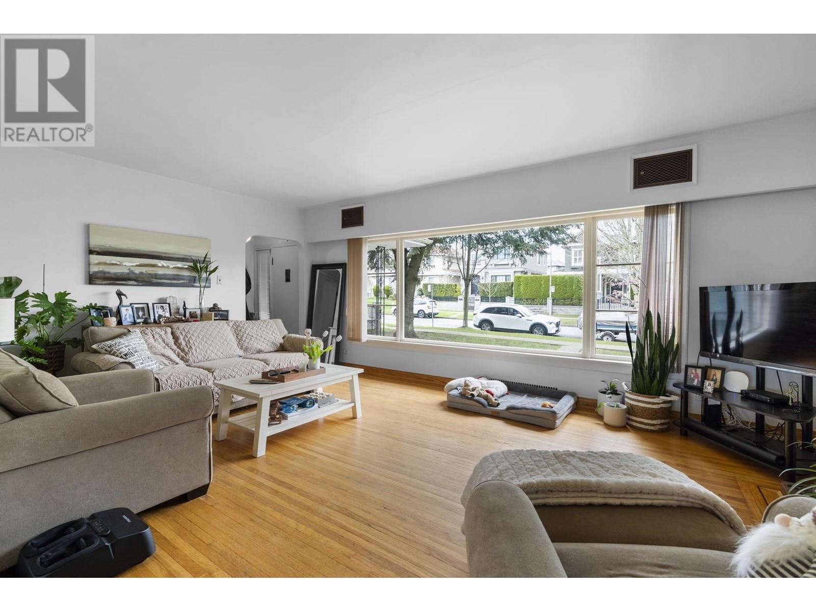 130 W 46th Avenue, Vancouver, British Columbia  V5Y 2W9 - Photo 2 - R3004481