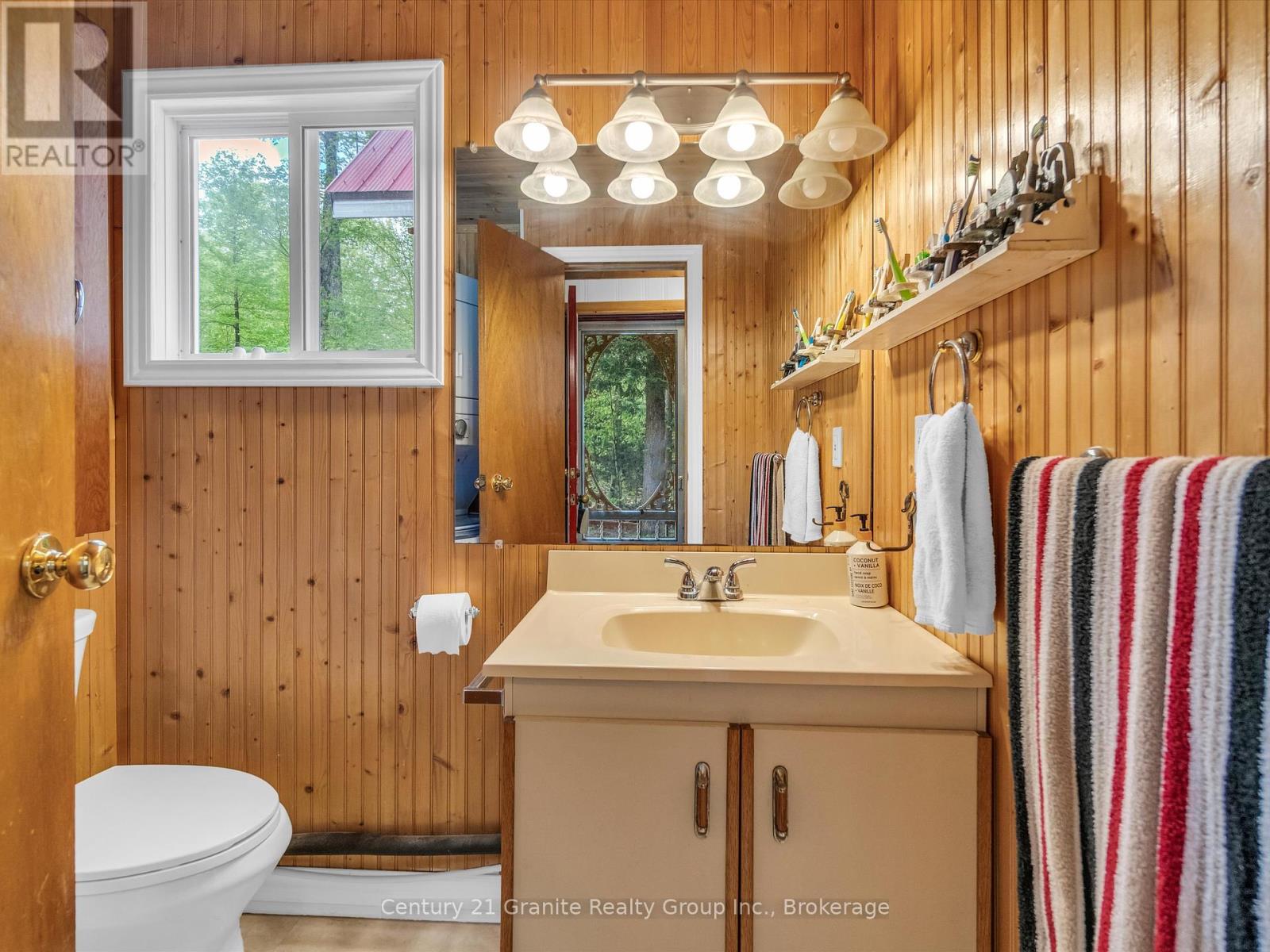 1120 S Clear Lake Road, Bracebridge, Ontario  P1L 1X1 - Photo 21 - X12158244