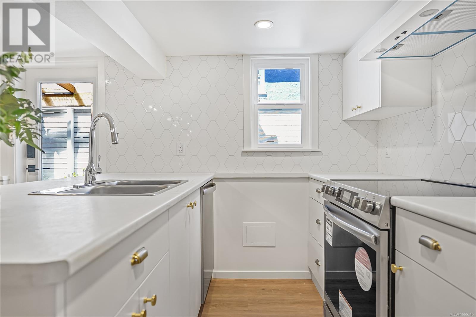 1561 North Dairy Rd, Victoria, British Columbia  V8T 3T9 - Photo 30 - 1000310