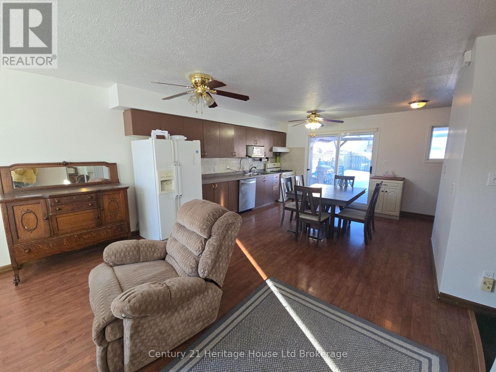 42 Pebble Beach Court, Woodstock, Ontario  N4S 8X2 - Photo 6 - X12099467