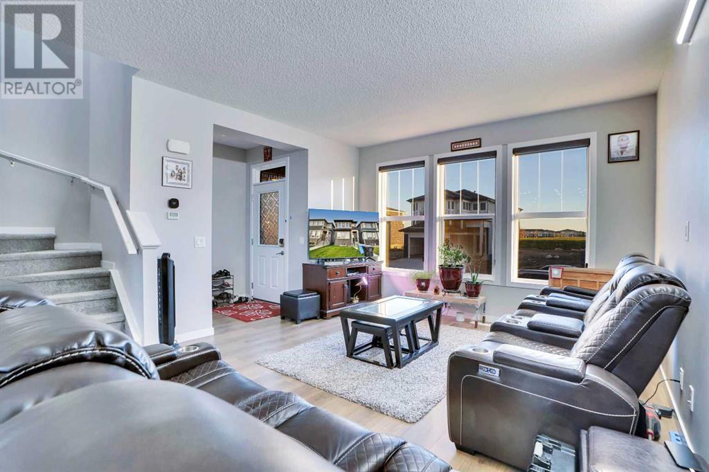 64 Corner Glen Avenue Ne, Calgary, Alberta  T3N 2L7 - Photo 2 - A2206462