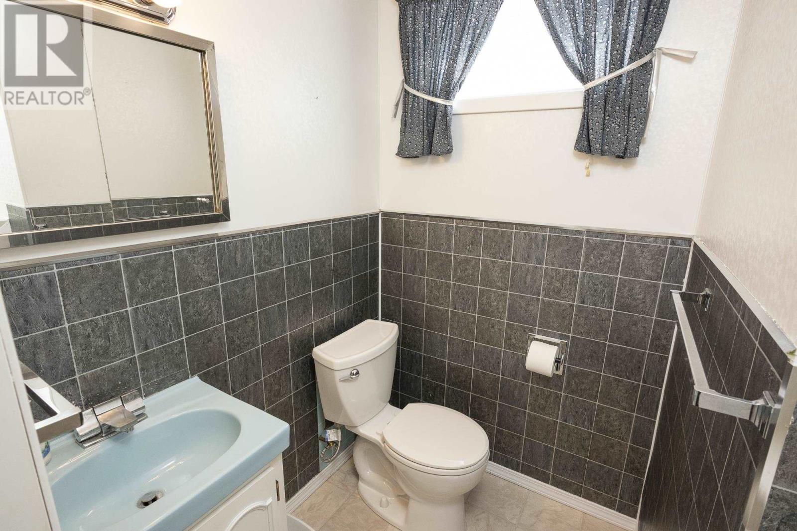 105 Hinton Ave, Thunder Bay, Ontario  P7A 7E3 - Photo 36 - TB251235