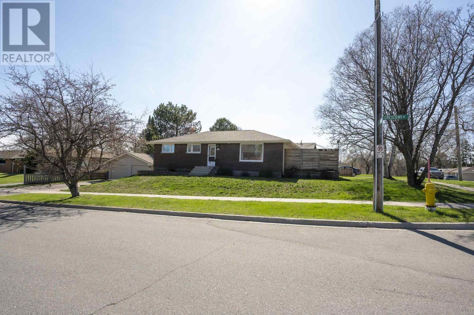 105 Hinton Ave, Thunder Bay, Ontario  P7A 7E3 - Photo 2 - TB251235