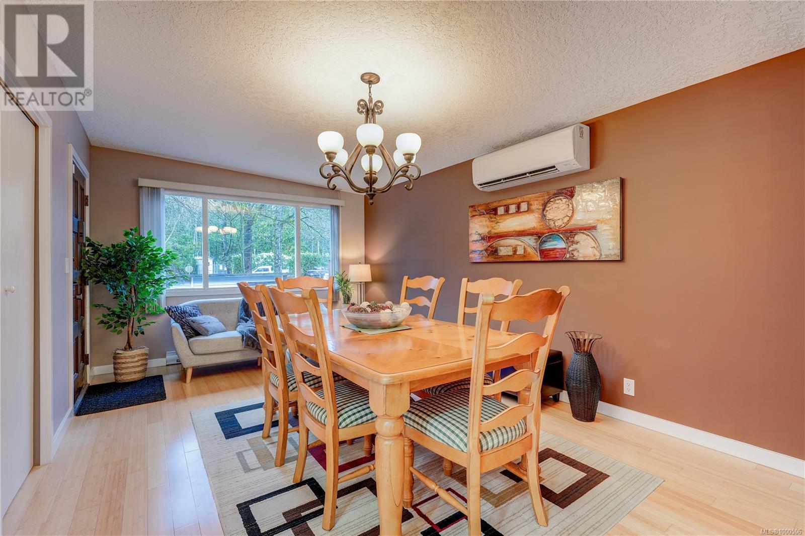 Property at 5787 Woodlands Rd image 4
