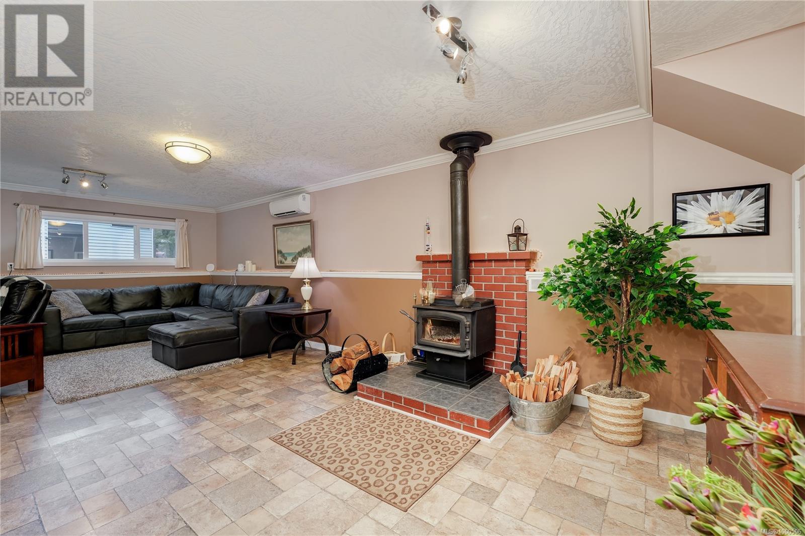 Property at 5787 Woodlands Rd image 1