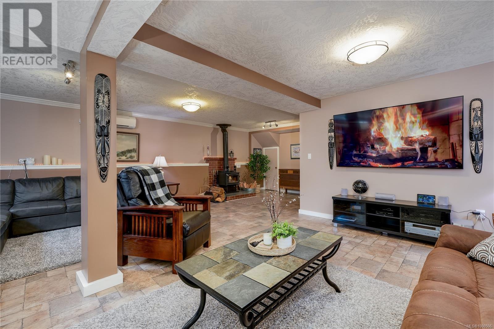 Property at 5787 Woodlands Rd image 2