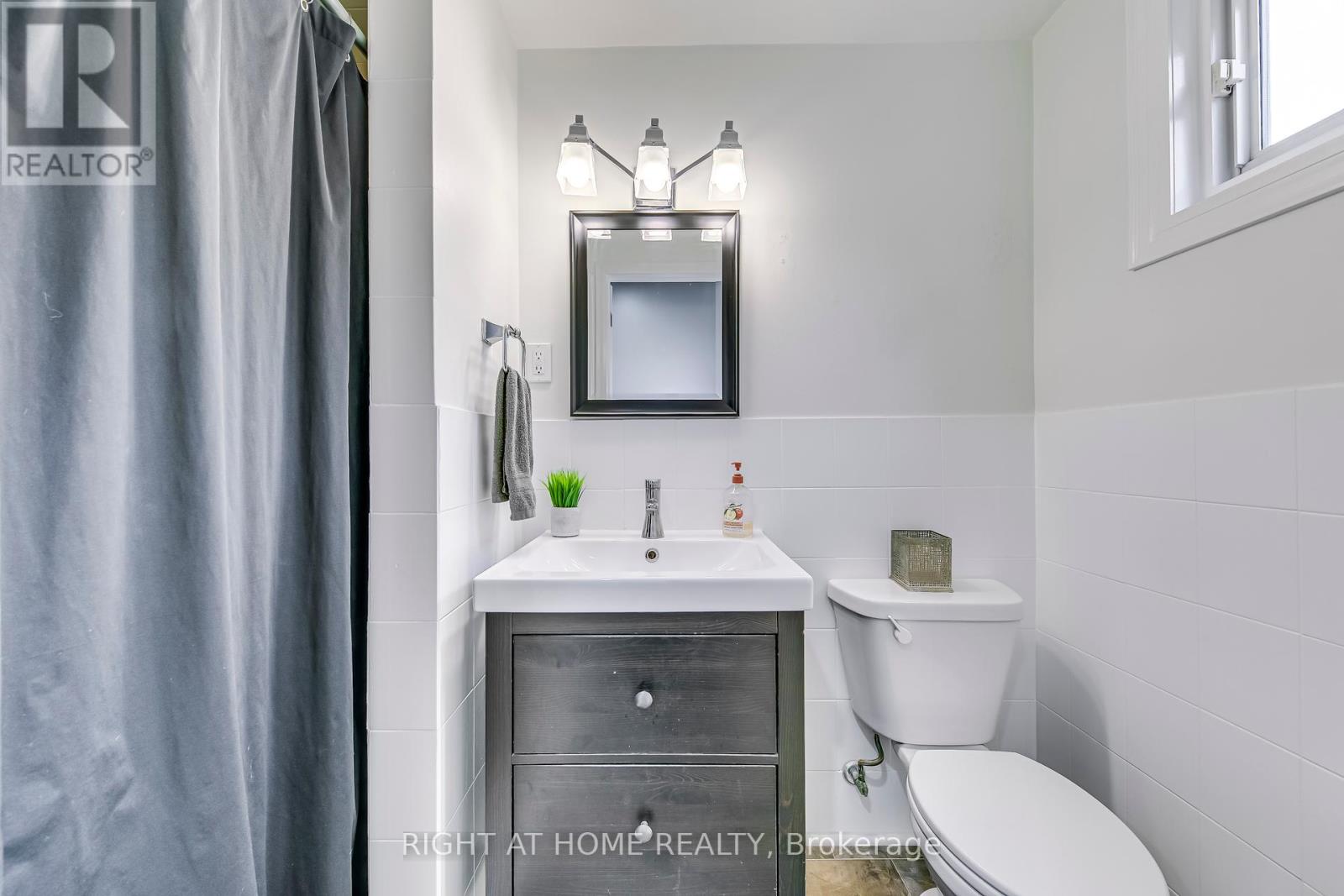 16 Dawson Crescent, Halton Hills, Ontario  L7G 1H5 - Photo 17 - W12159820