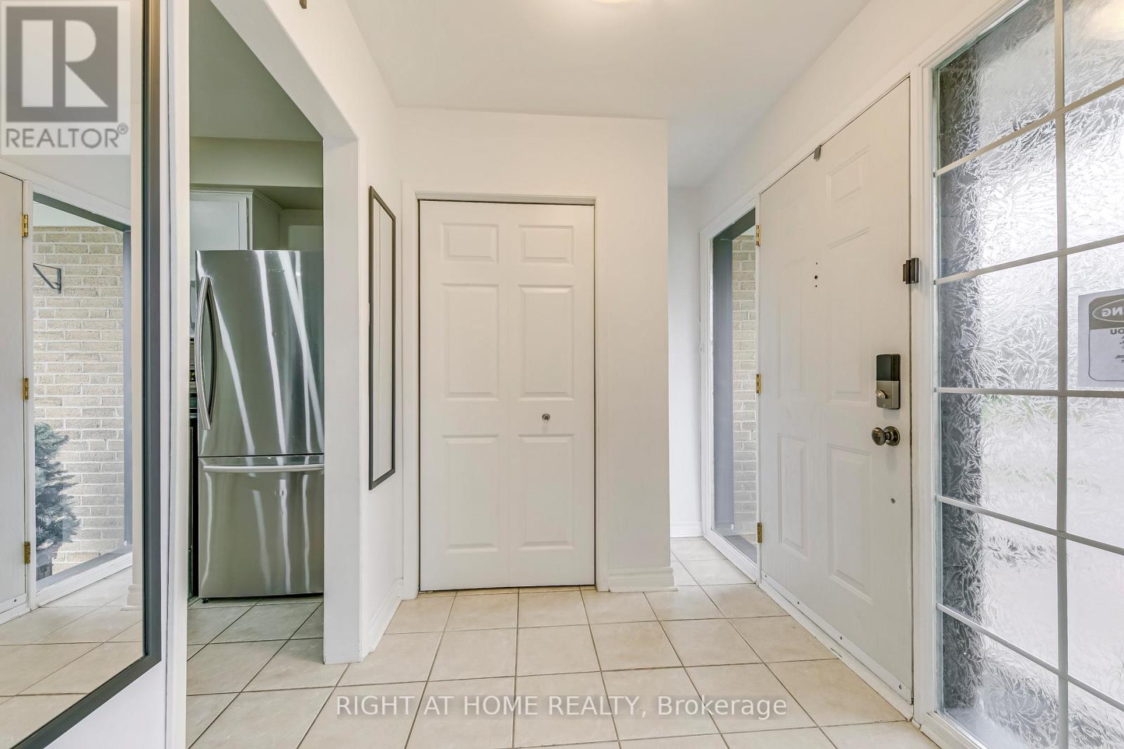 16 Dawson Crescent, Halton Hills, Ontario  L7G 1H5 - Photo 4 - W12159820