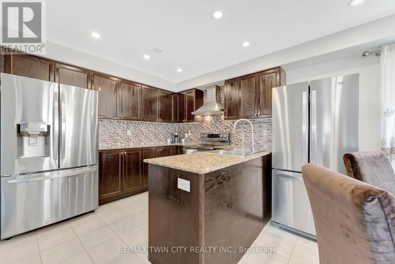 241 Thomas Avenue, Brantford, Ontario  N3S 0E1 - Photo 12 - X12159845