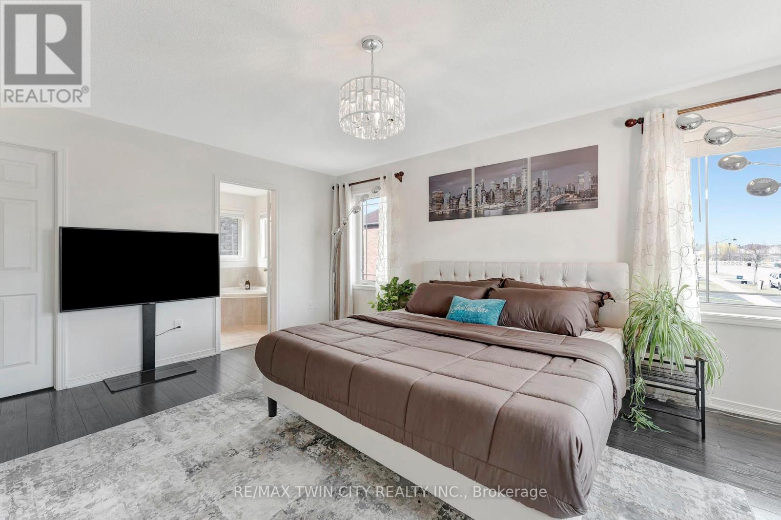 241 Thomas Avenue, Brantford, Ontario  N3S 0E1 - Photo 15 - X12159845