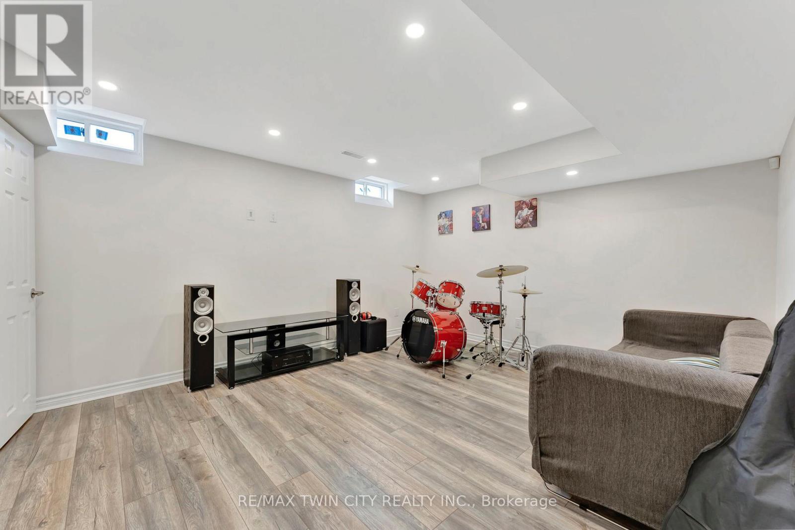 241 Thomas Avenue, Brantford, Ontario  N3S 0E1 - Photo 23 - X12159845