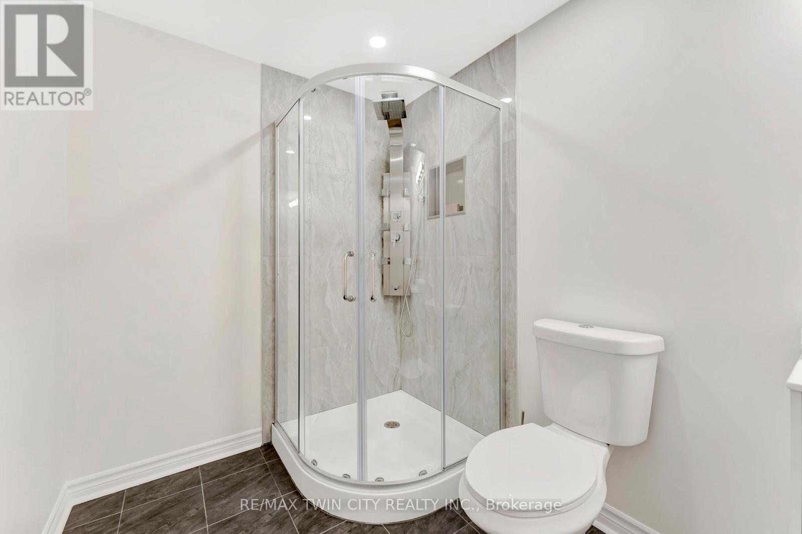 241 Thomas Avenue, Brantford, Ontario  N3S 0E1 - Photo 28 - X12159845