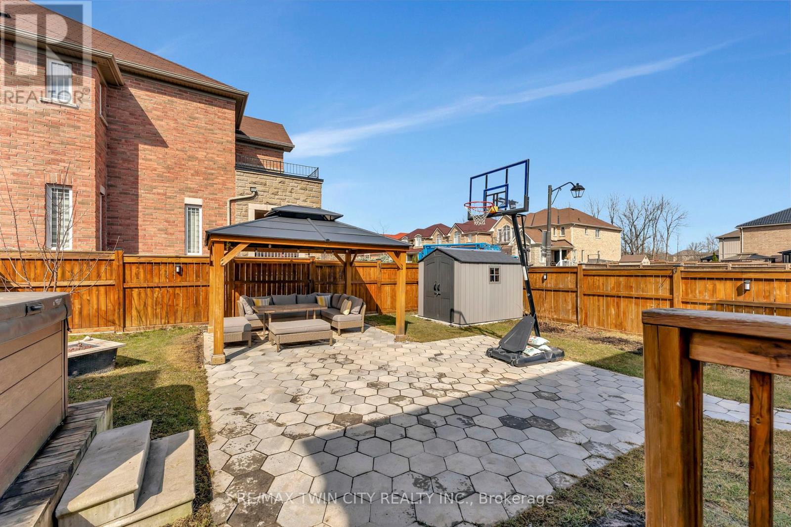 241 Thomas Avenue, Brantford, Ontario  N3S 0E1 - Photo 31 - X12159845
