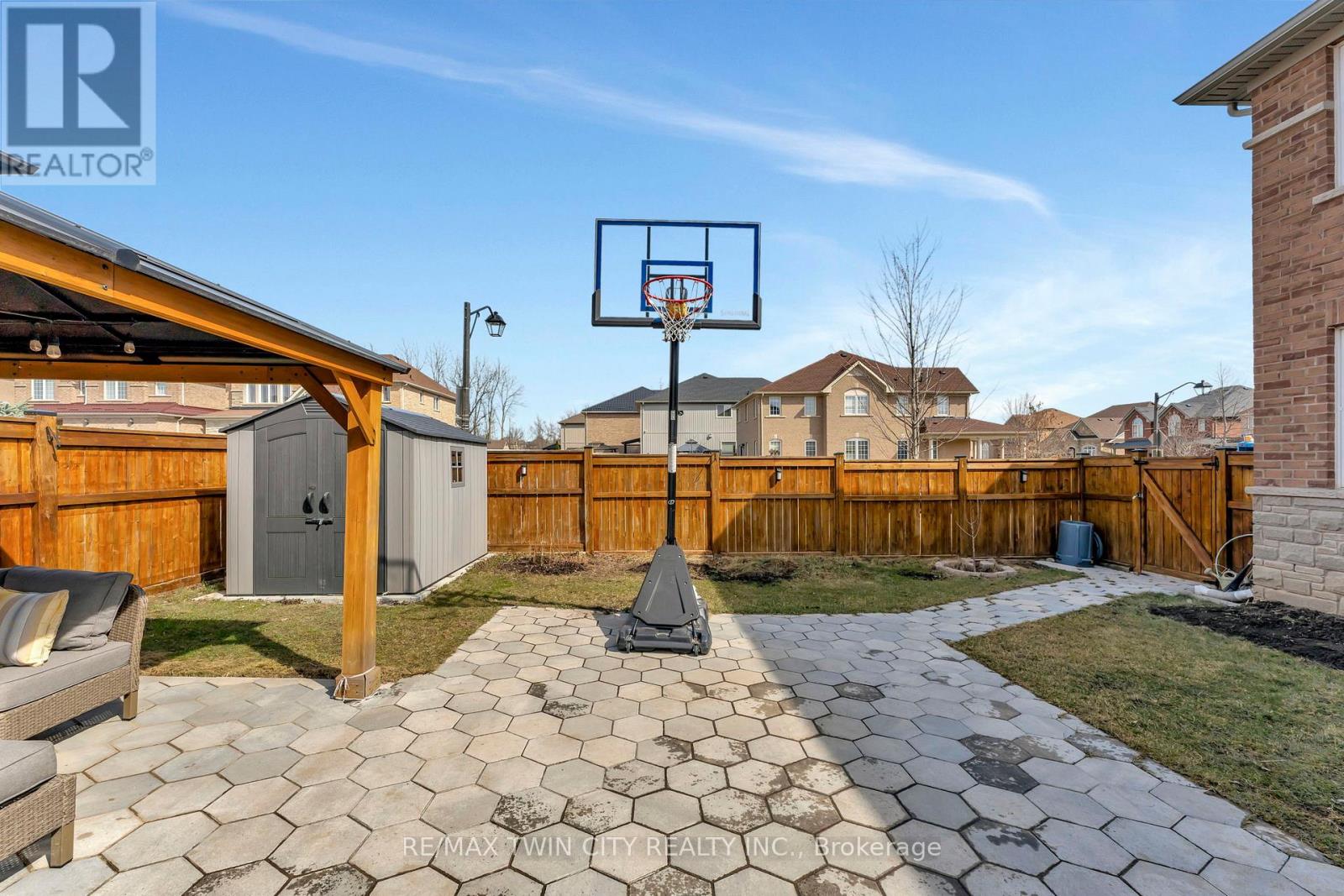 241 Thomas Avenue, Brantford, Ontario  N3S 0E1 - Photo 32 - X12159845