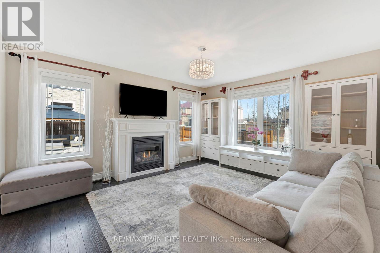 241 Thomas Avenue, Brantford, Ontario  N3S 0E1 - Photo 7 - X12159845