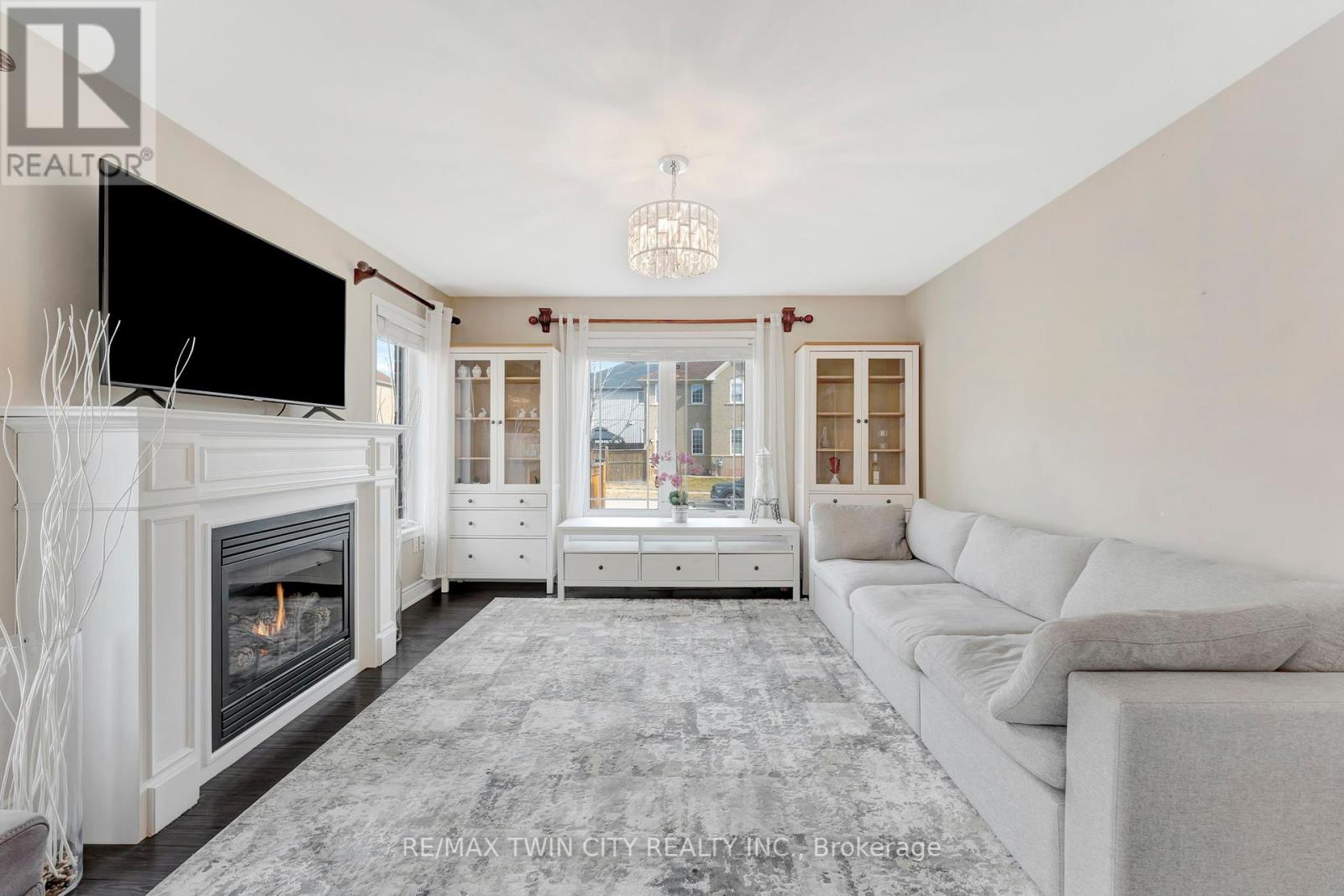241 Thomas Avenue, Brantford, Ontario  N3S 0E1 - Photo 8 - X12159845