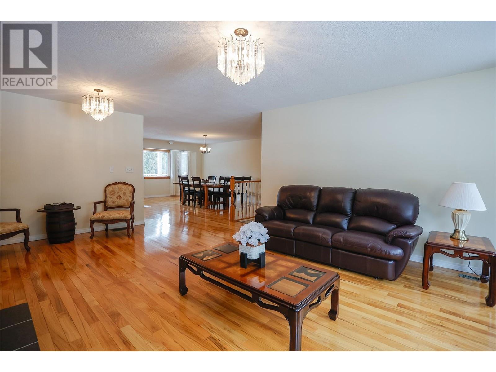 2267 11th Avenue, Castlegar, BC V1N3A7