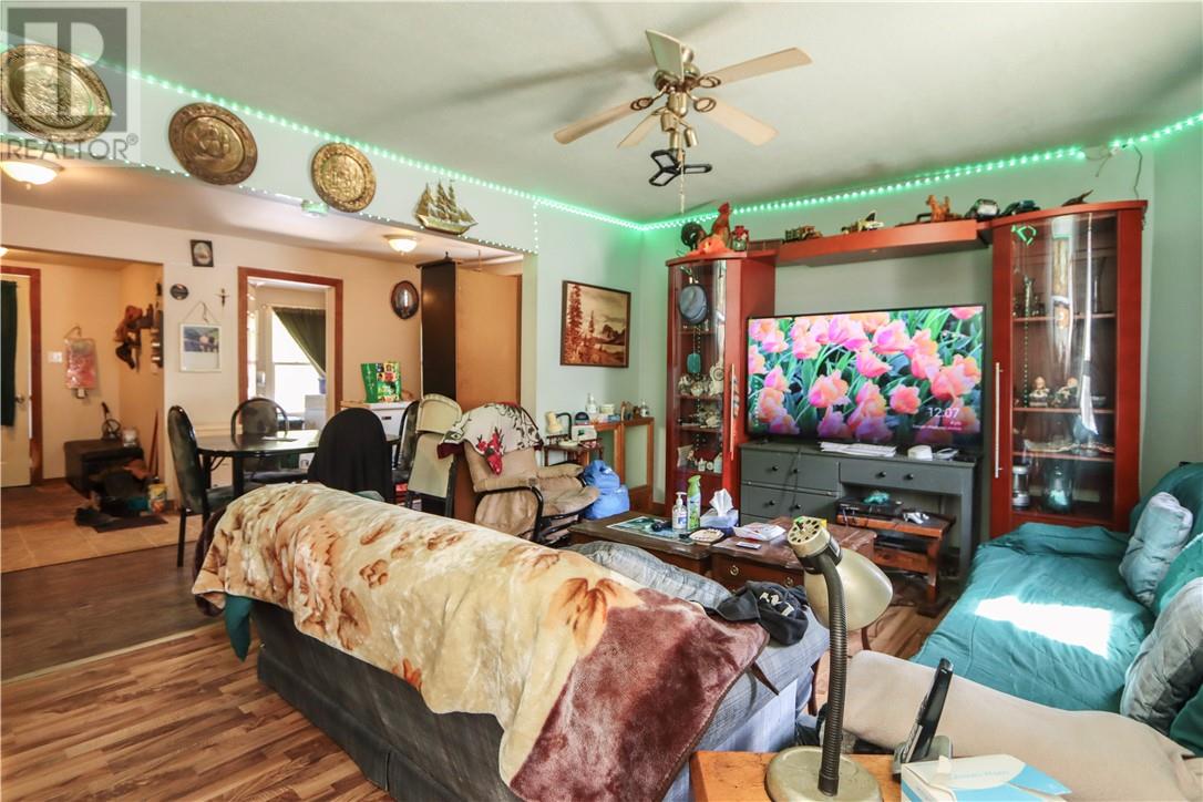 Property at 246 Kathleen Street image 3