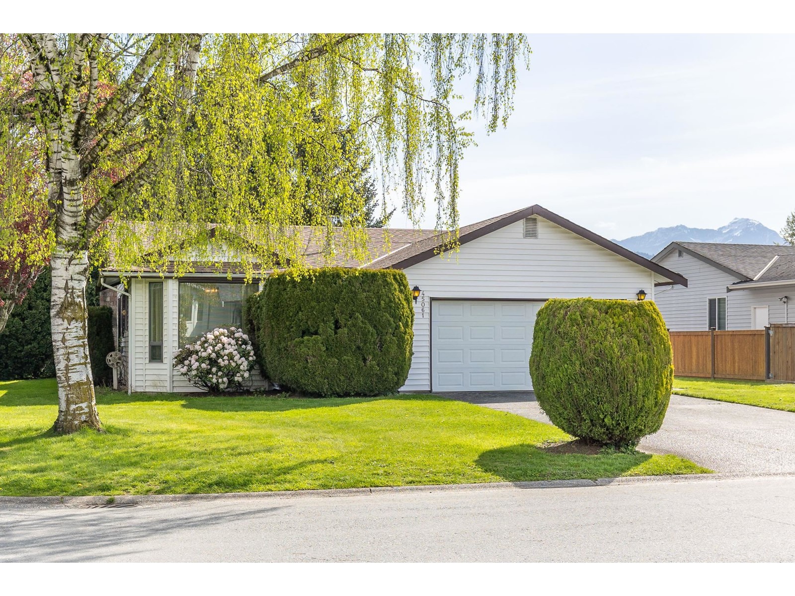 Property at 45061 MOUNTVIEW WAY image 2