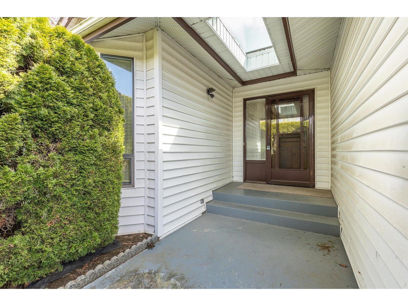 Property at 45061 MOUNTVIEW WAY image 5