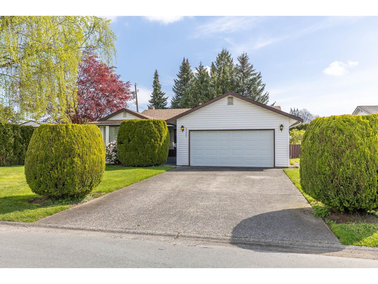 Property at 45061 MOUNTVIEW WAY image 3