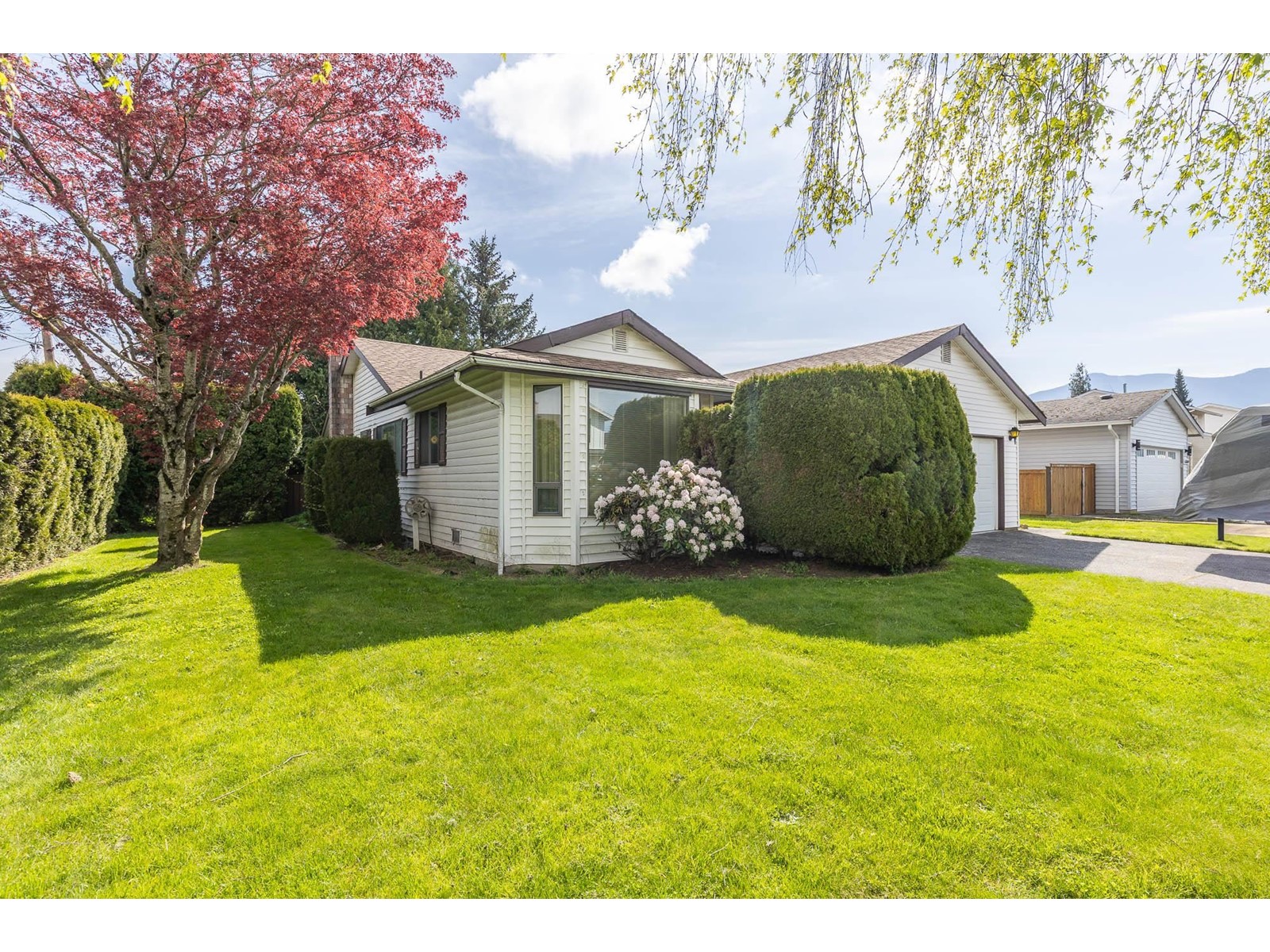 Property at 45061 MOUNTVIEW WAY image 4