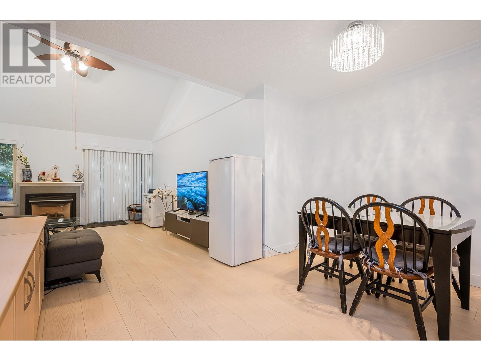 4814 Fernglen Drive, Burnaby, British Columbia  V5G 3V7 - Photo 3 - R2981740