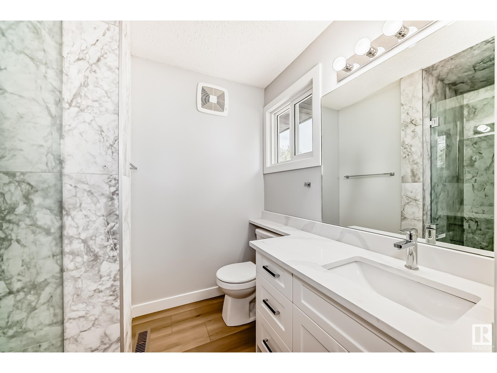 Property at 72 AMBER CR image 2