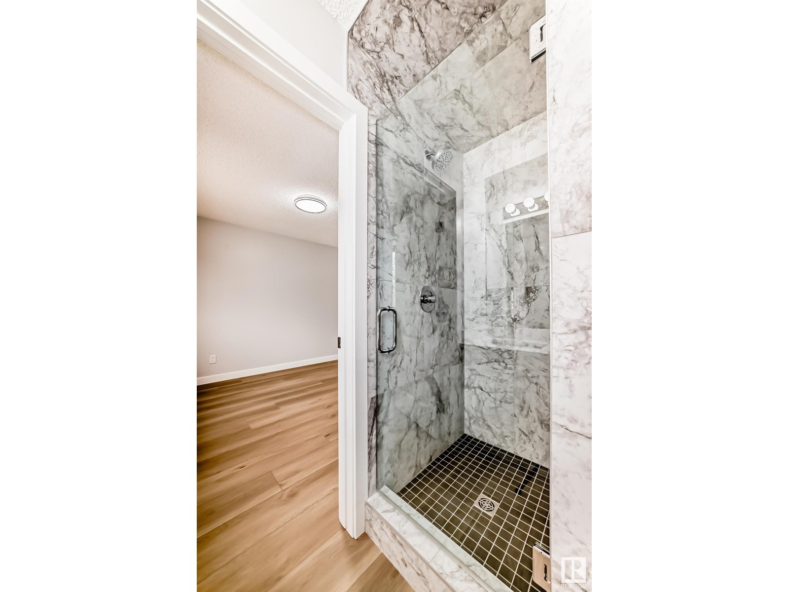Property at 72 AMBER CR image 5