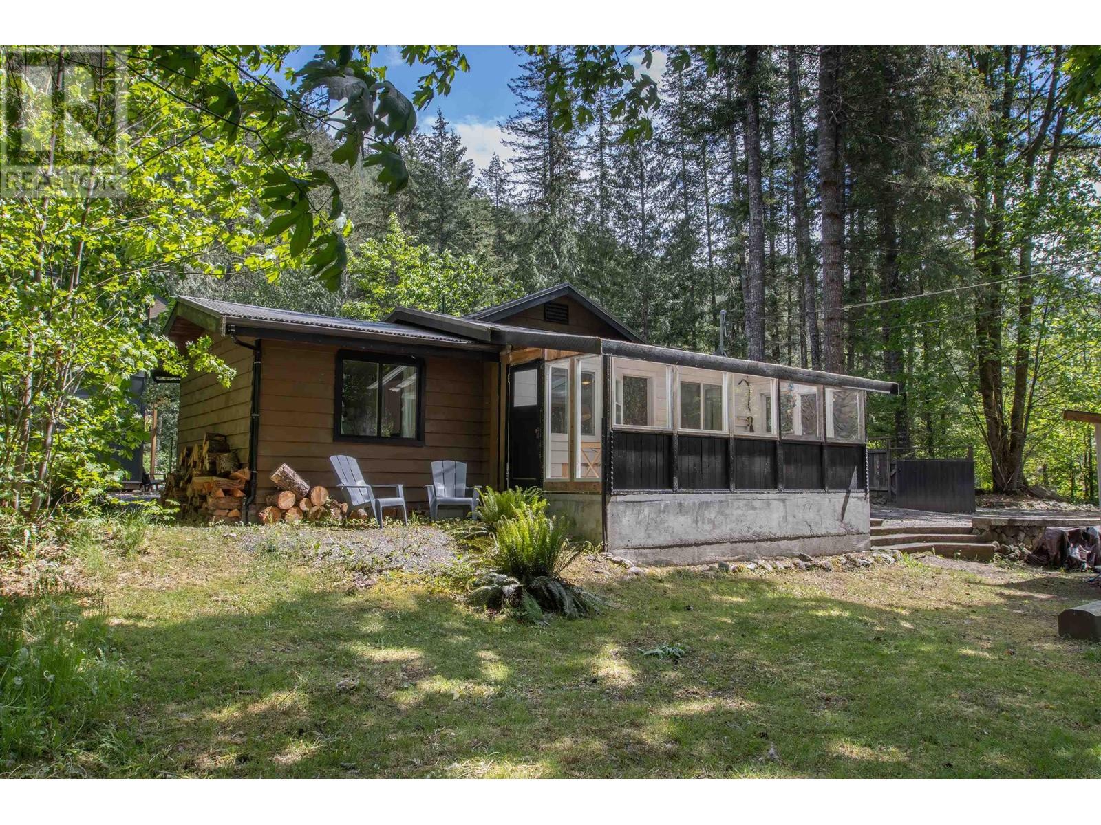 2000 Midnight Way, Squamish, British Columbia  V0N 1H0 - Photo 2 - R3004505
