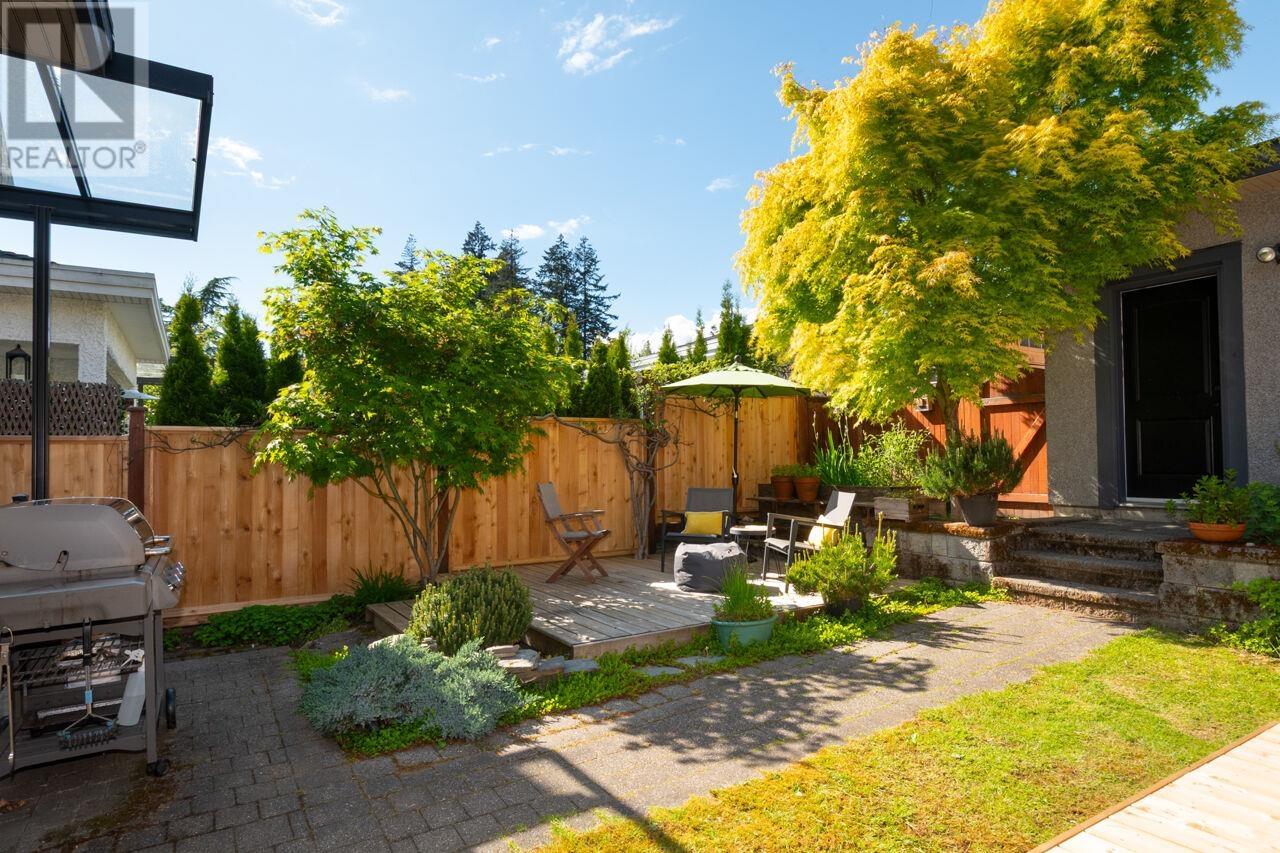 336 W 17th Street, North Vancouver, British Columbia  V7M 1V8 - Photo 36 - R3004532