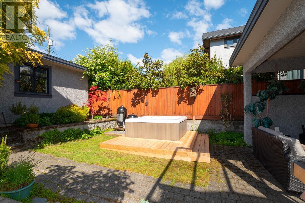 336 W 17th Street, North Vancouver, British Columbia  V7M 1V8 - Photo 38 - R3004532