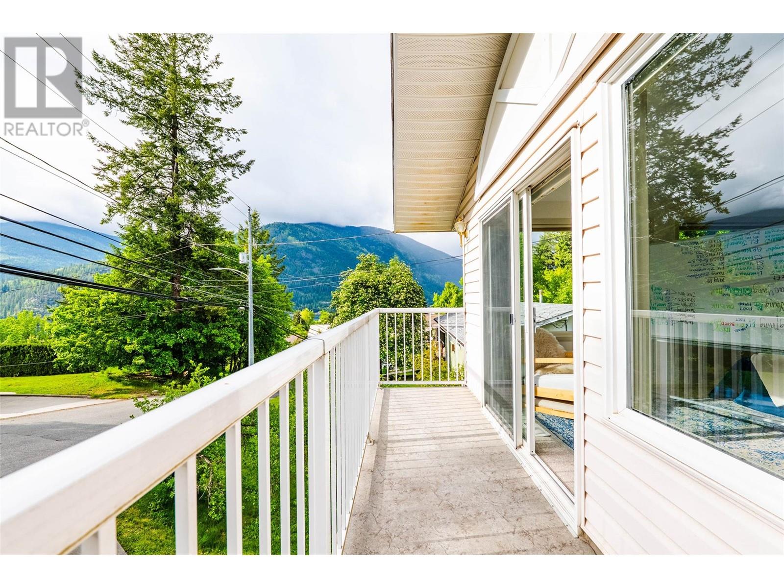 1207 McQuarrie Avenue, Nelson, BC V1L1B4
