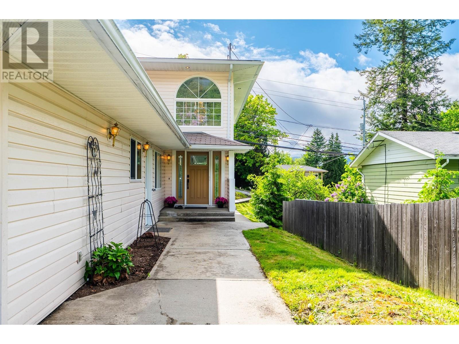 1207 McQuarrie Avenue, Nelson, BC V1L1B4