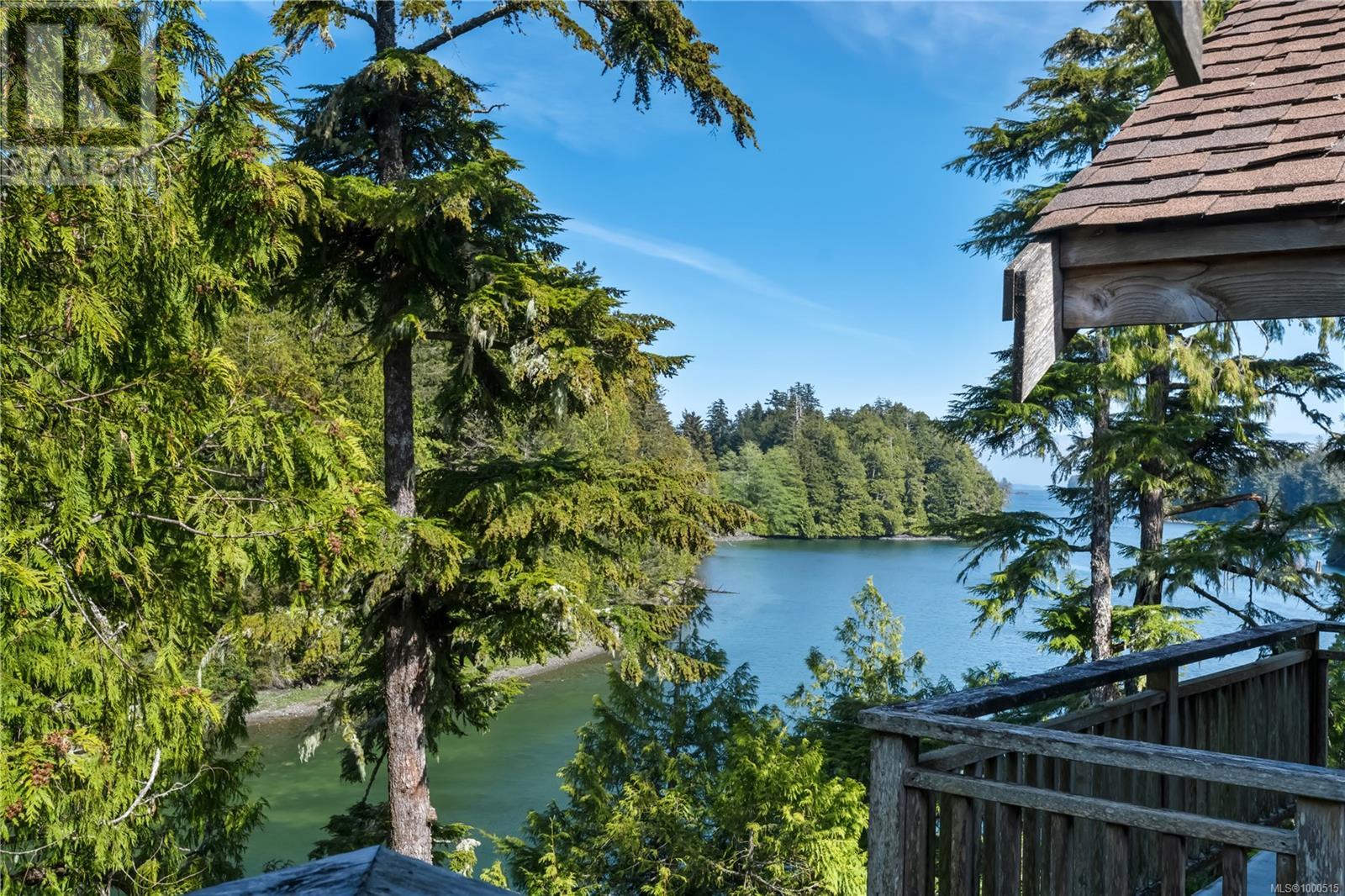 267 Boardwalk Blvd, Ucluelet, British Columbia  V0R 3A0 - Photo 2 - 1000515