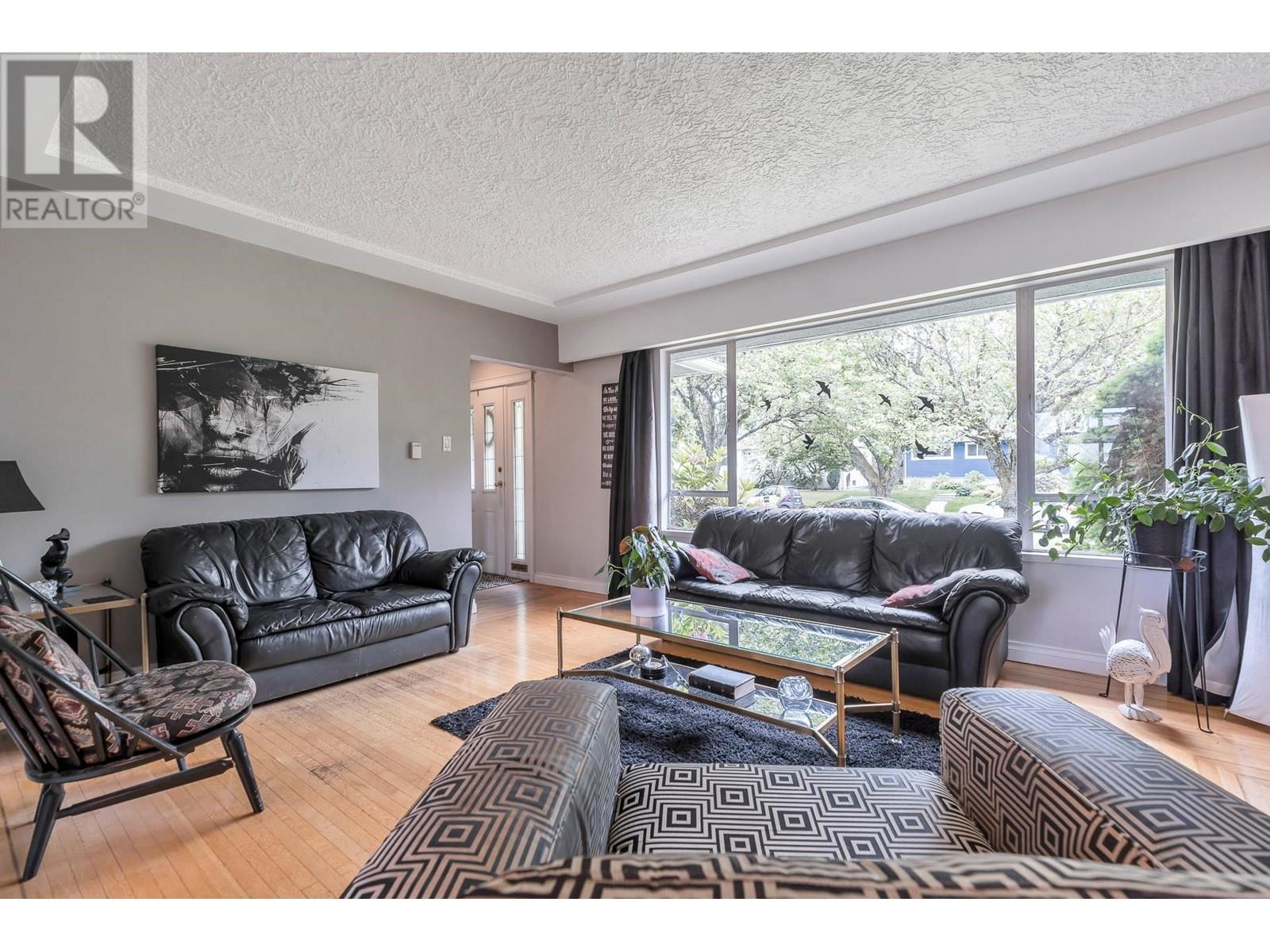 8665 12th Avenue, Burnaby, British Columbia  V3N 2M1 - Photo 8 - R3004459